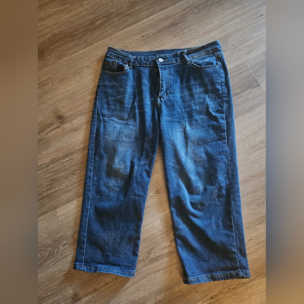 Ladies Capri Blue Jeans